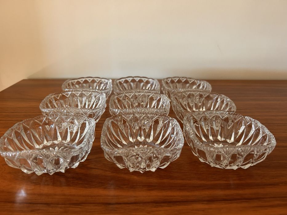 Taças pequenas (9) em vidro, anos 60