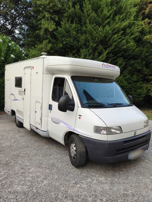 Autocaravana Challenger 103GA em ótimo estado, modelo de 2001