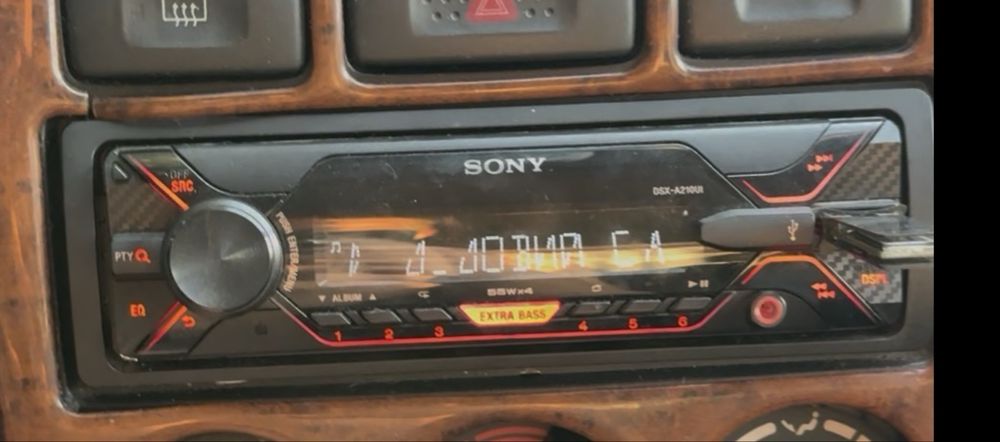 Продам Автомагнітола Sony DSX-A210UI