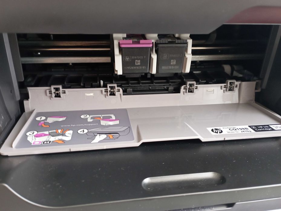 Drukarka z pełnymi wkładami HP 1050A