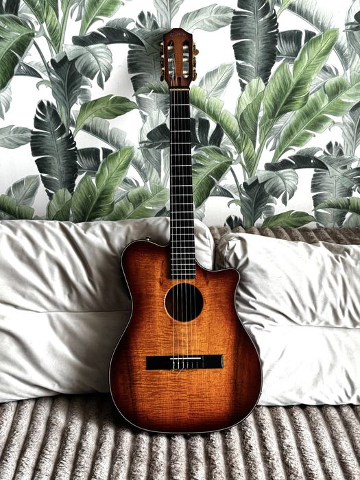 Продам акустичку(з пьєзо датчиком)гітару Carvin CL-450