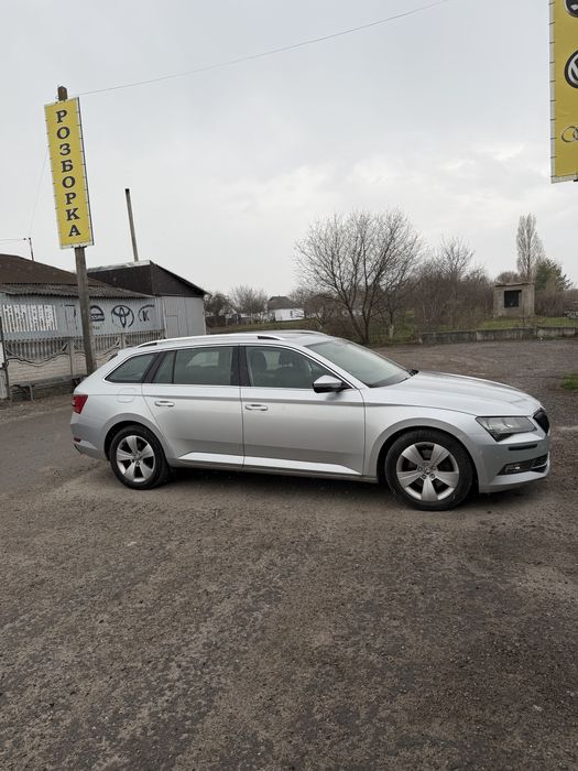 Комплектний перед Skoda Superb 3 Суперб 3 бампер LA7W-8E8E