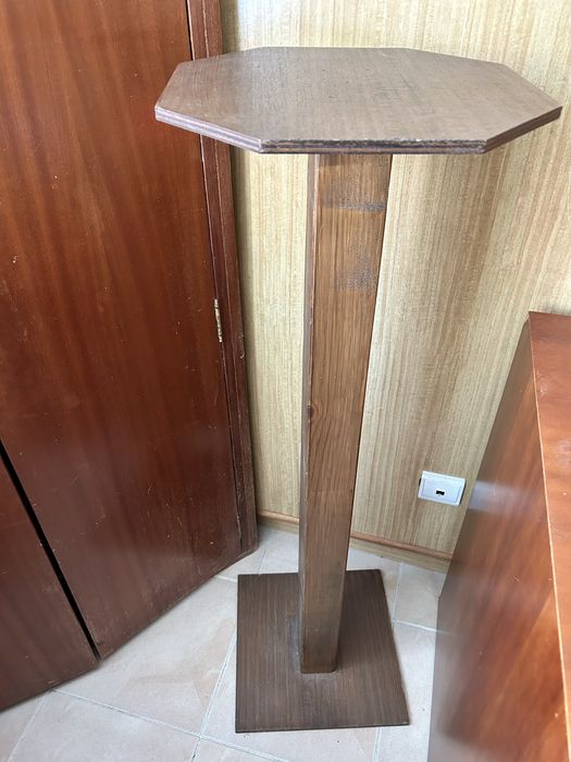 Movel estante em madeira