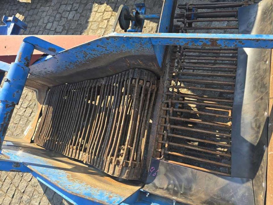 Arrancador de batata de tapete com descarga lateral - usado