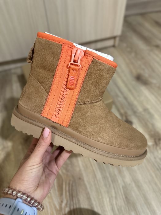 Жіночі UGG Women's Classic Mini Zipper Tape Logo Boot