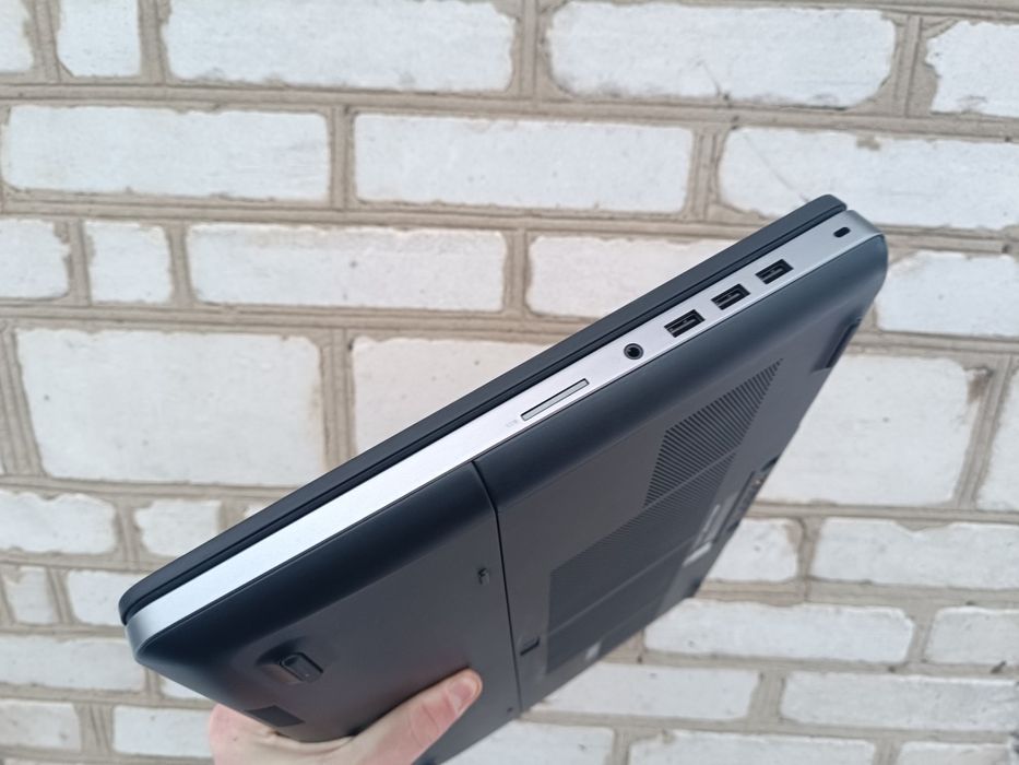 Стан 9 з 10, 17.3" Ігровий ноутбук DELL (i7 6820HQ/16/512/M1200 4GB)