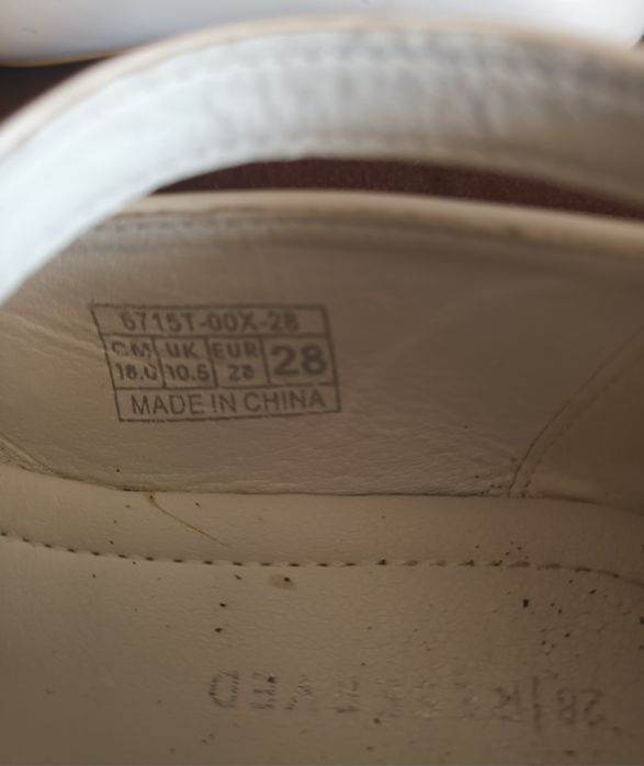 Buty dla dziewczynki numer 28