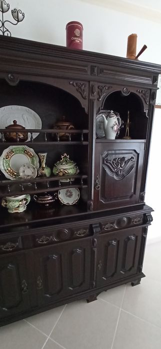Móvel de sala de jantar antigo em óptimo estado