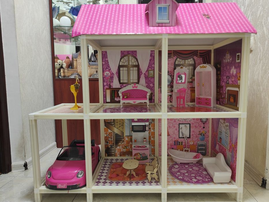 Ляльковий домік для дівчинки.