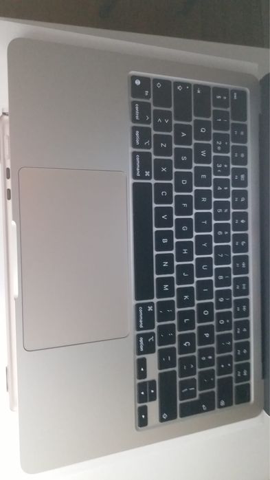 Vendo Macbook Air  / M2 / 2024