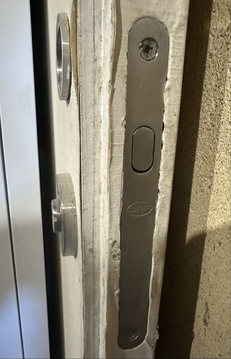 Sistema de fixação em aço inox para porta de correr + Porta de correr c/ fecho