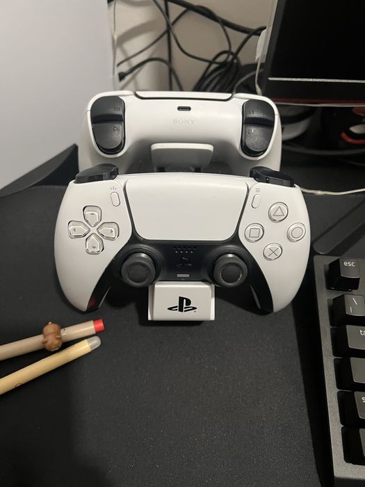 Vendo ps5 de disco com 2 comandos base de carregamento  e 2 jogos