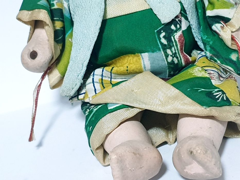 Amoroso antigo boneco japonês Ichimatsu com olhos em vidro