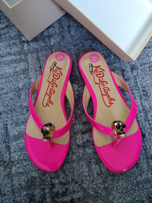 Buty. Klapki 38.