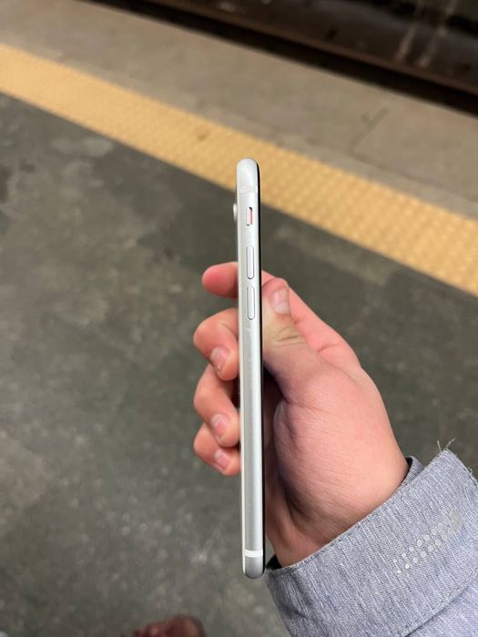 ТОРГ! Iphone se 2020 128gb