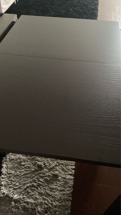 Mesa de jantar extensível em madeira – robusta e moderna