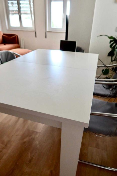 Mesa branca extensível