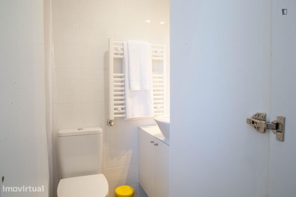 Quarto - localizado em Paranhos Porto