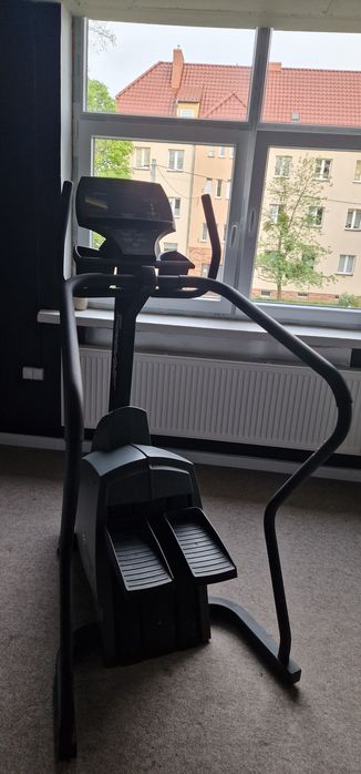 Stepper Life Fitness 9100 – profesjonalny sprzęt cardio, stan BDB! Nowa ...