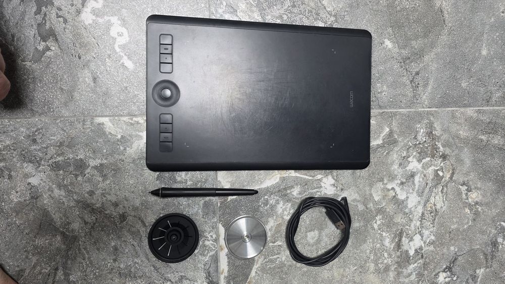 Графічний планшет Wacom Intuos Pro Medium (PTH-660)