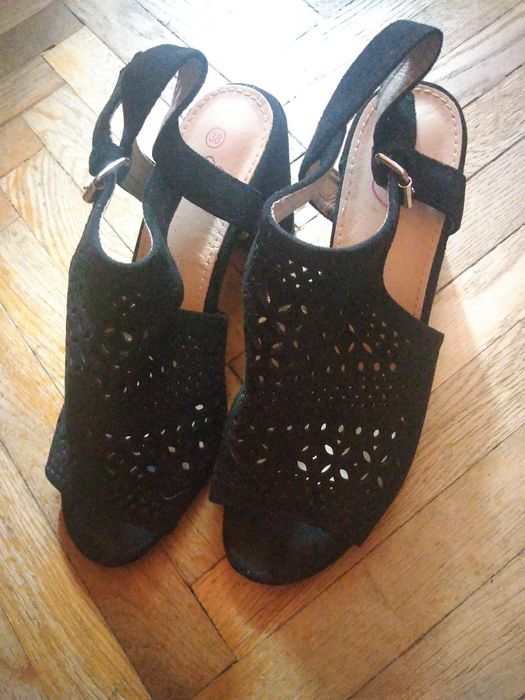 Buty na obcasie 38