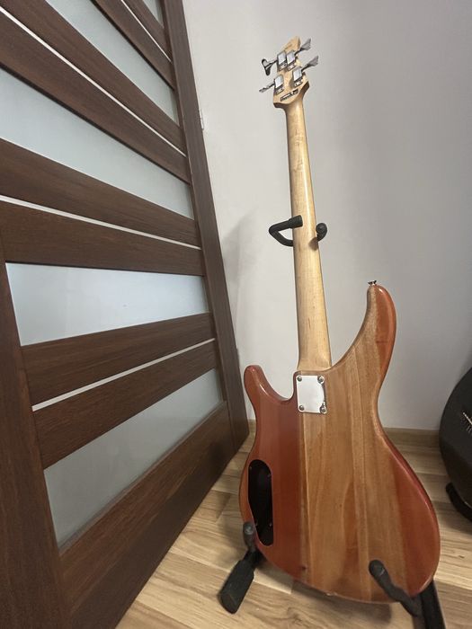 Gitara basowa  yamaha
