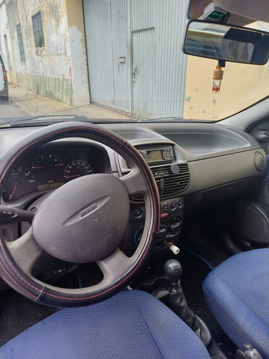 Fiat Punto 1.2 8V Gasolina – 2001 – 195.000 km – Revisões em dia