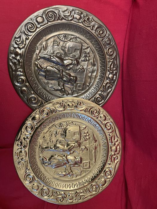 Pratos decoraticos em metal