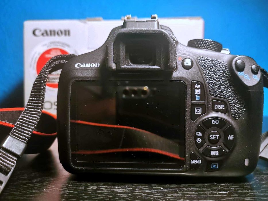 Canon EOS 1200D c/ Lente EF-S 18-55mm