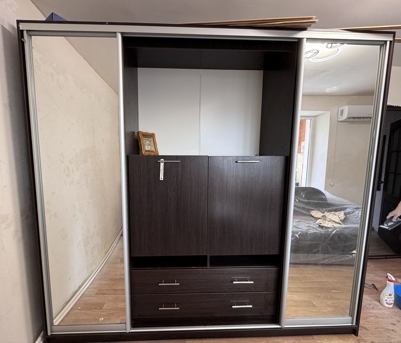 Шкаф купе в хорошем состоянии