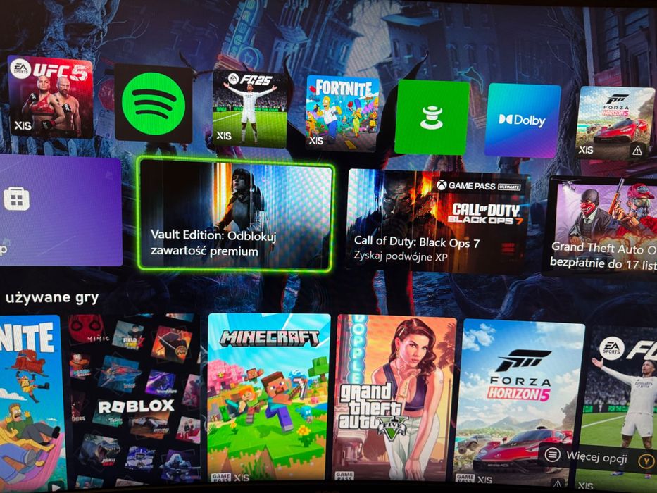Xbox series x z dwoma oryginalnymi padami.