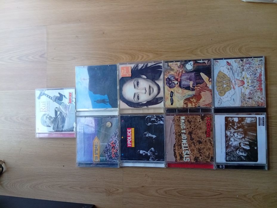 Conjunto de caixas para CDs de música