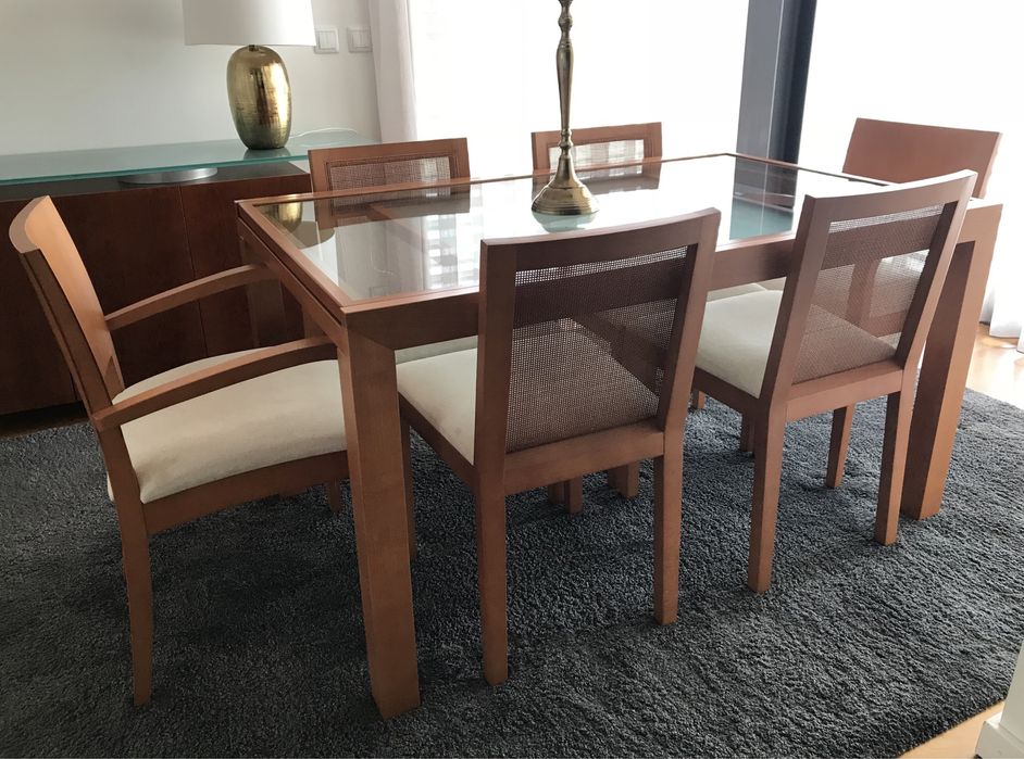 Mesa de jantar extensivel + 4 cadeiras em Cerejeira