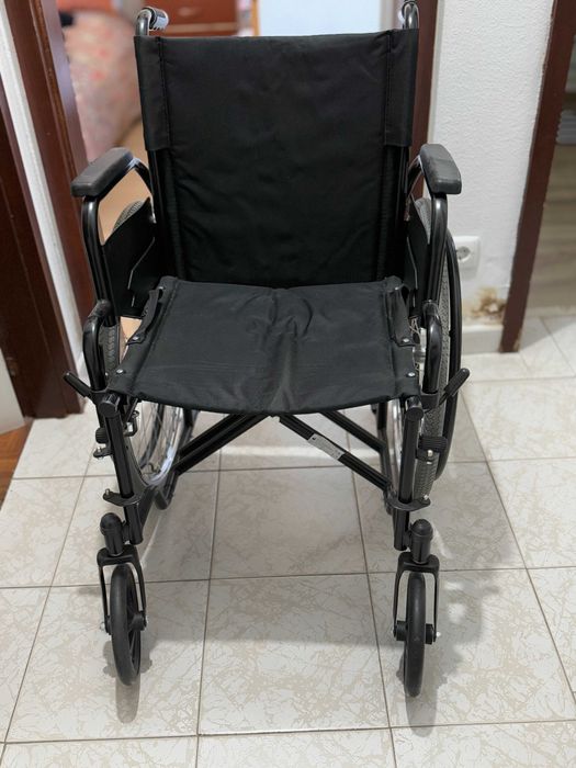 Cadeira de rodas como nova