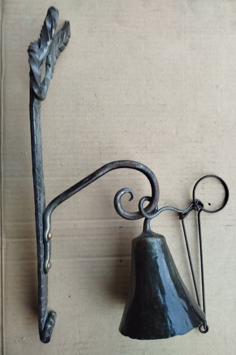 Кований дзвінок ринда.