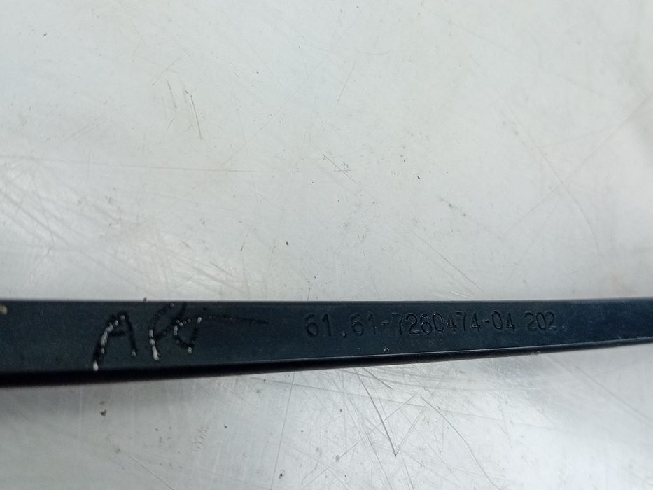 Haste / braço de escova limpa vidros frente direita BMW 3 (F30, F80)