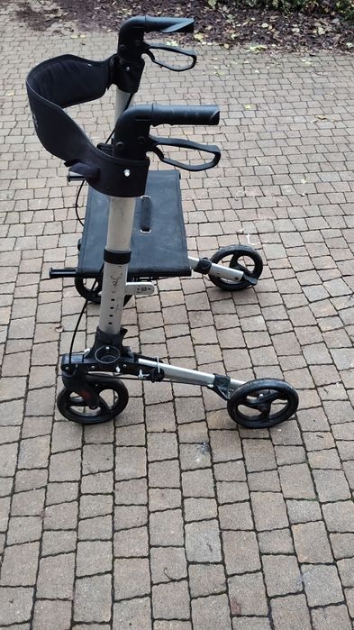 Balkonik, chodzik aluminiowy, rolator - bardzo składany .