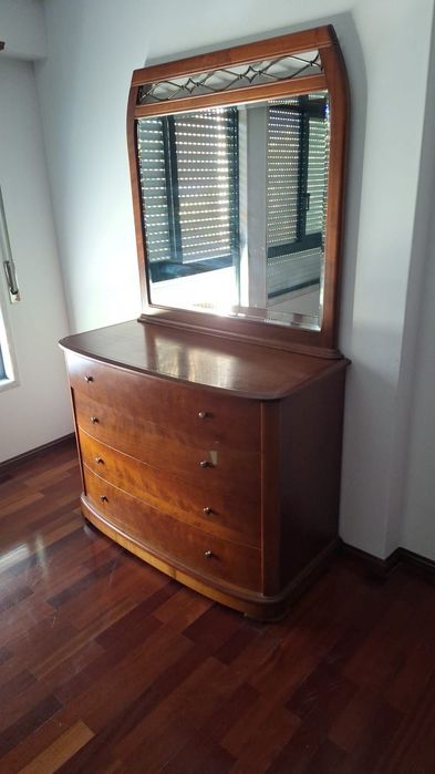 Cómoda de Madeira com Espelho