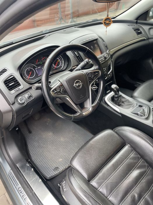 Автомобіль Opel Insignia 2014