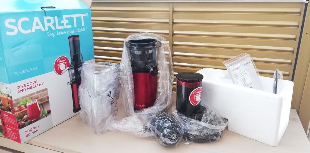 Соковижималка (соковитискач) шнекова SCARLETT SC-JE50S44