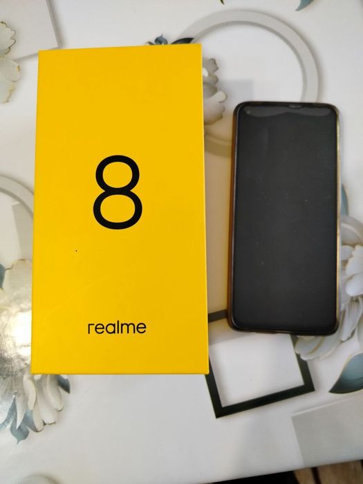 Смартфон Realme 8