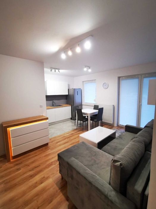 Mieszkanie z ogródkiem i parkingiem/2500(czynsz już w cenie)