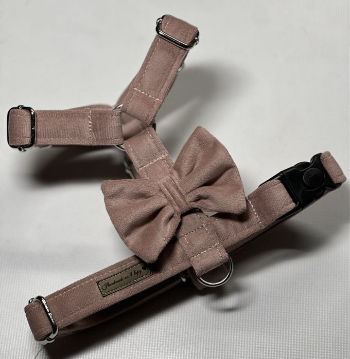 Welurowe szelki z kokardką