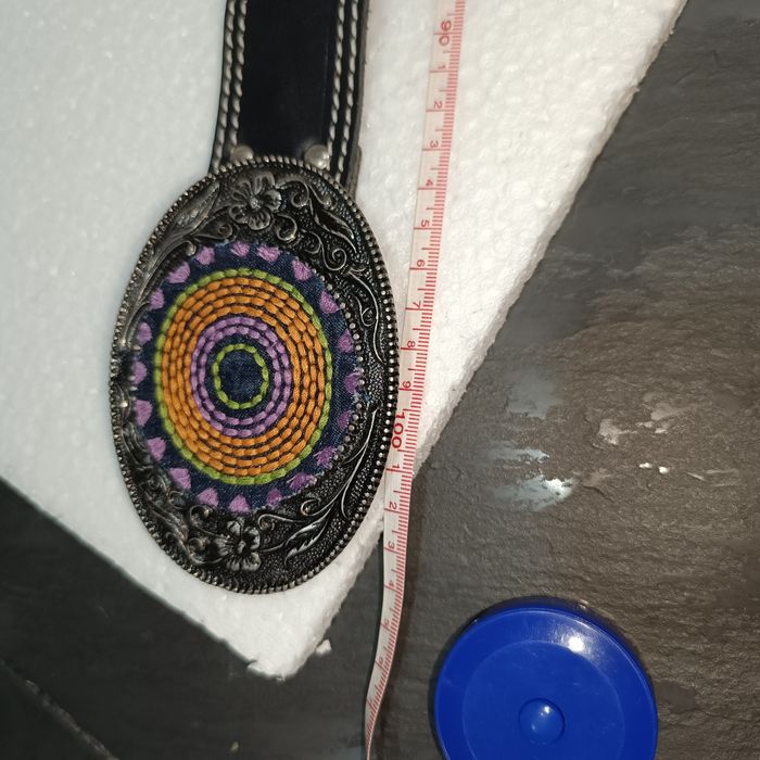 Cinto em Pele de qualidade Vintage Fivela Psicadélica Tecido em Metal