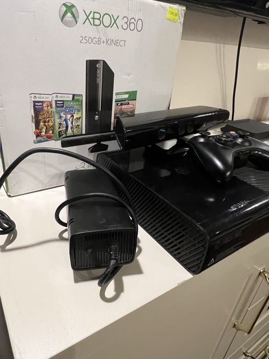 Xbox 360 250GB  //