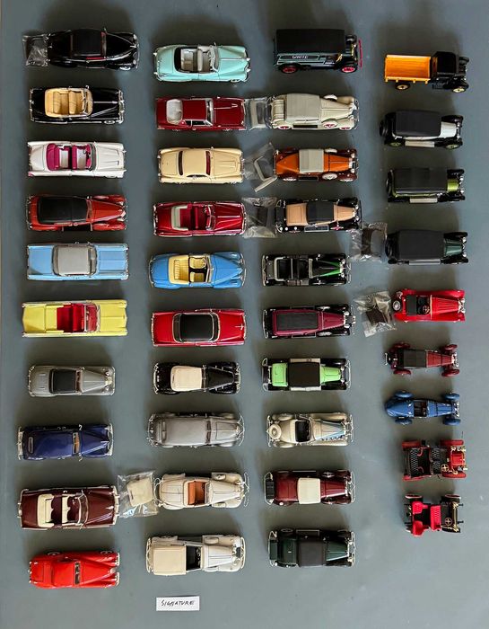 Signature. Colecção completa de 39 veículos. Escala 1/32.
