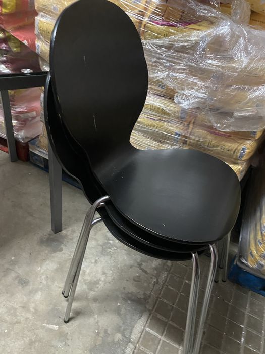 Mesa com tampo de vidro e 3 cadeiras