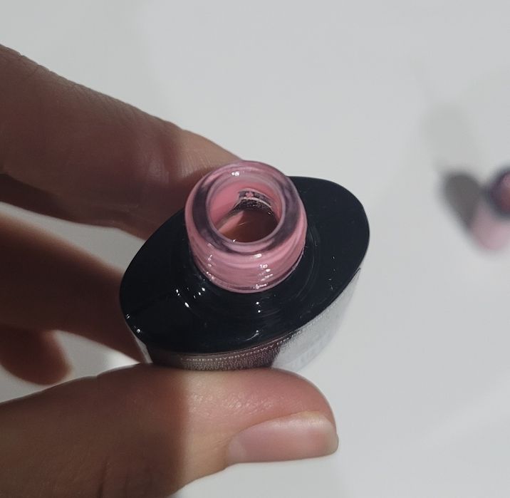 Lakiery hybrydowe do paznokci