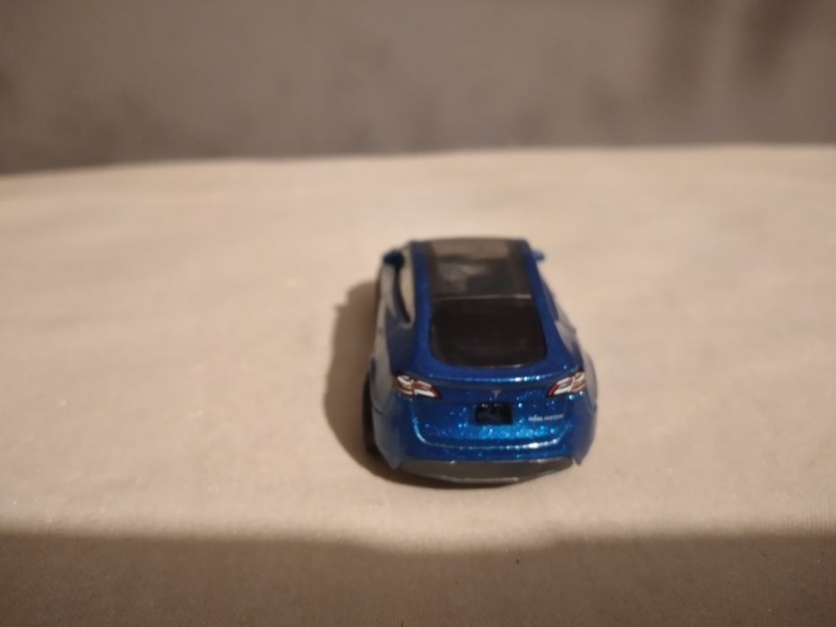 Sprzedam autko Tesla zabawke