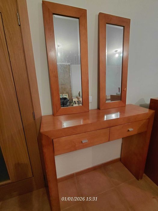 Móvel corredor com 2 espelhos